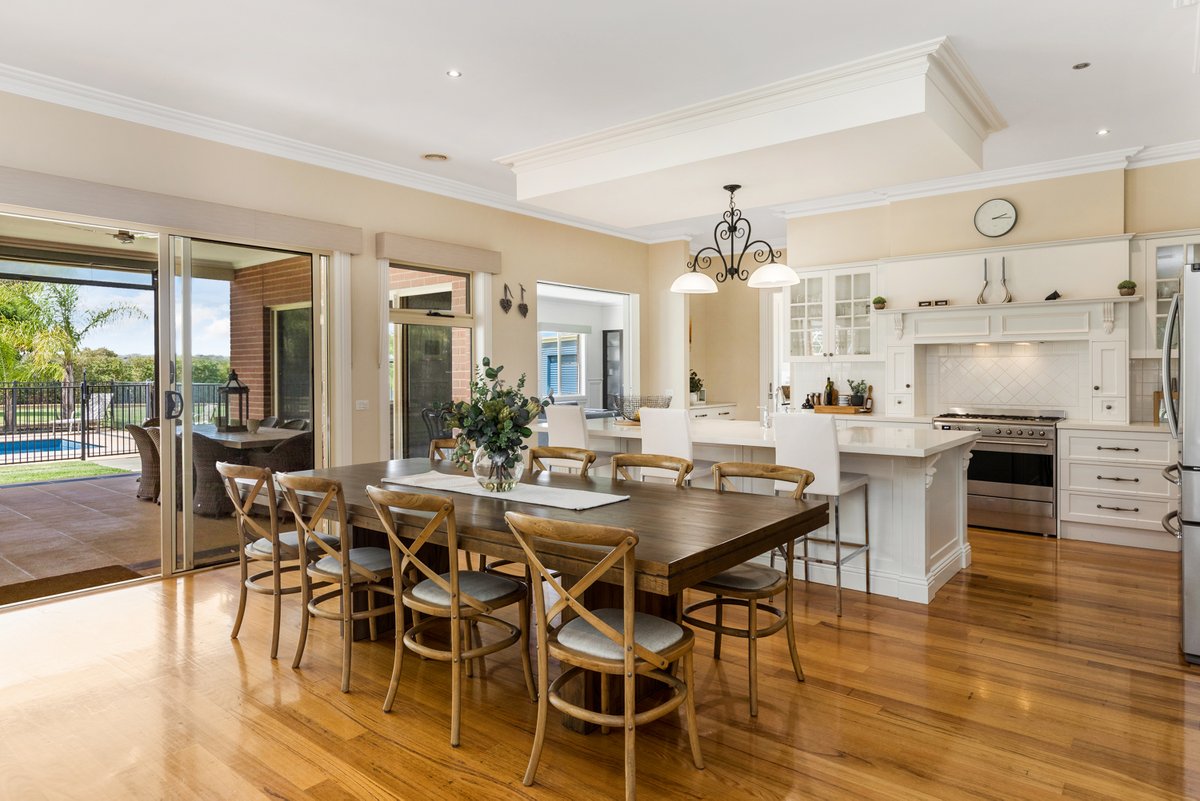 top_snap's tweet photo. Perched at the top of a quiet court is this unique, craftsman designed, and built family dream home
.
.
📷 Top Snap Central Victoria
#topsnap #photography #realestate #realestatephotography #marketing #drone #familyhome #maidengully #bendigo #centralvictoria #vic https://t.co/mvk0oz8HrJ
