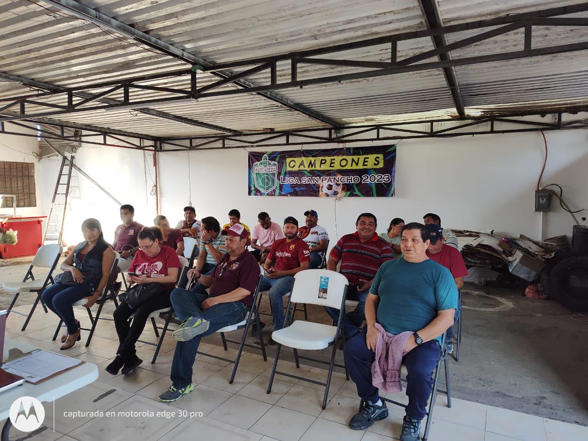 roberto55276096's tweet photo. Junta semanal del grupo Carmen sección 42 en el cual seguimos con la política de nuestro líder @lgps03101 y nuestro secretario general @MarcoAzuara1 de unidad y trabajo… @Gcarmen42stprm @Seccion42_STPRM https://t.co/MoUCmIlaVE