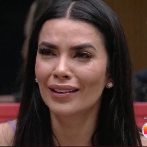 Tadeu: “Dania, o que aconteceu hoje aqui não tem nada a ver com o que você falou. Foi uma decisão nossa e não foi tomada por conta de nada do que você disse. Essa culpa não é sua, fique tranquila. A gente não quer ver você chorando” #BBB23