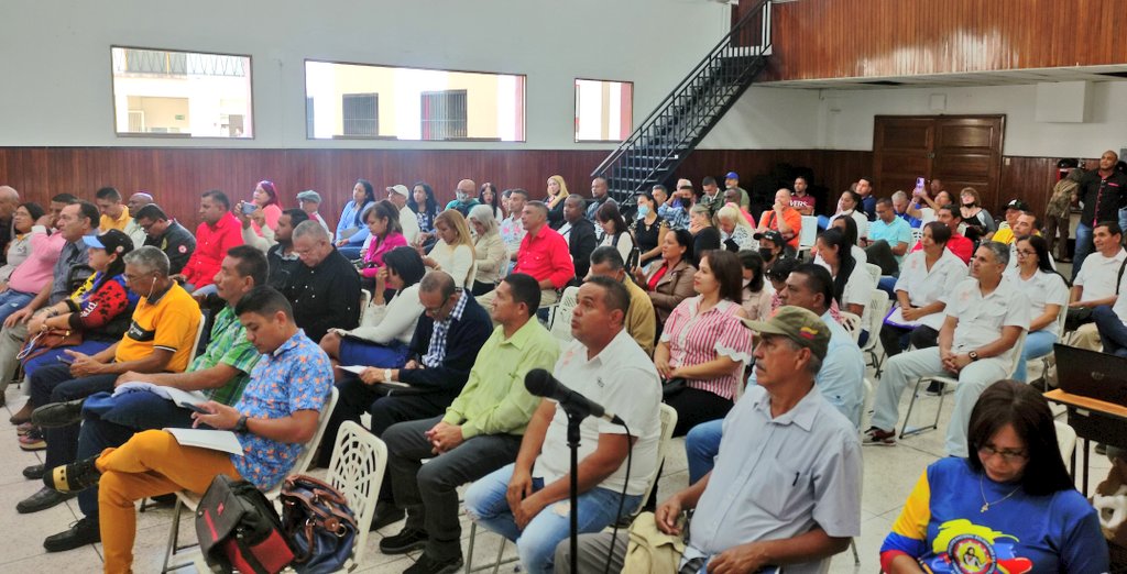 Fenasirtrasalud's tweet photo. Somos UNIDAD!!  @torrealbaf Juramentado el Sindicato Integral, Sectorial, Participativo de l@s Trabajador@s de la Salud y la Seguridad Social Caracas  Miranda @NicolasMaduro Venceremos!! https://t.co/g5U4A4KusL