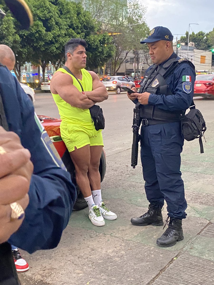 mafernn's tweet photo. Estoy en el MP porque un tipo golpeó a mi hermana en la vía pública. Dice que es dueño de las Gorditas y Carnitas Zacazonapan en revolución. 

Porfa RT. https://t.co/aiETBDBz1O