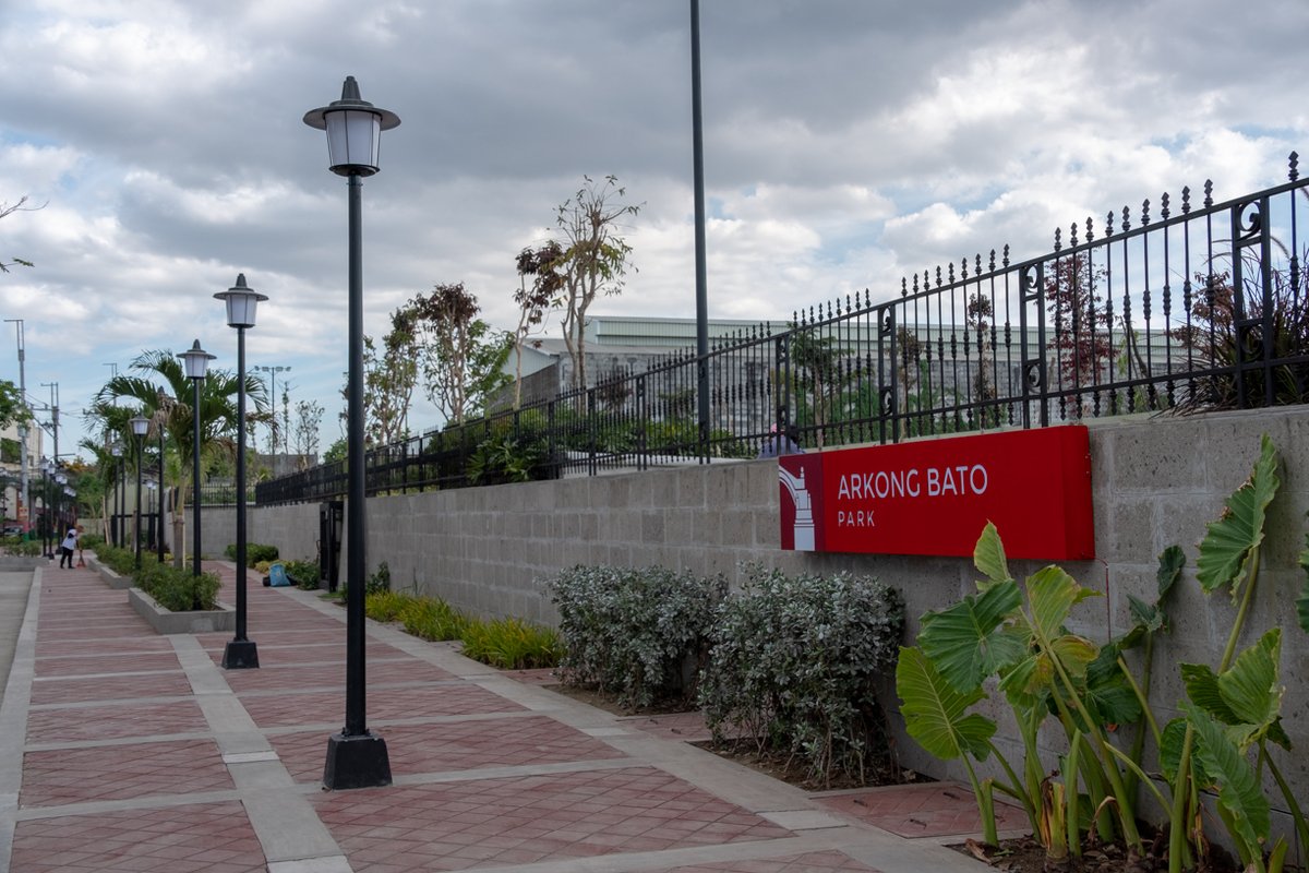 valenzuelacity's tweet photo. Valenzuelanos, magbubukas na ang Arkong Bato Park ngayong linggo, Marso 19, 2023! 

Narito ang munting pasilip sa panibagong green space ng ating lungsod.

#ArkongBatoPark
#TuloyAngProgresoValenzuela https://t.co/gHRVb38a64
