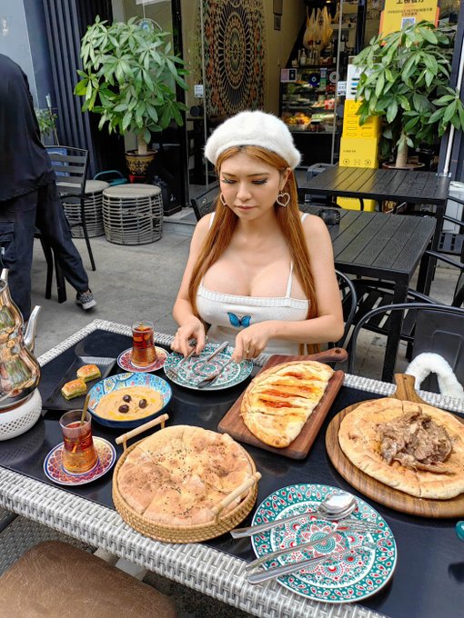 Quick lunch (more meat came later). https://t.co/FJTqB0x92u