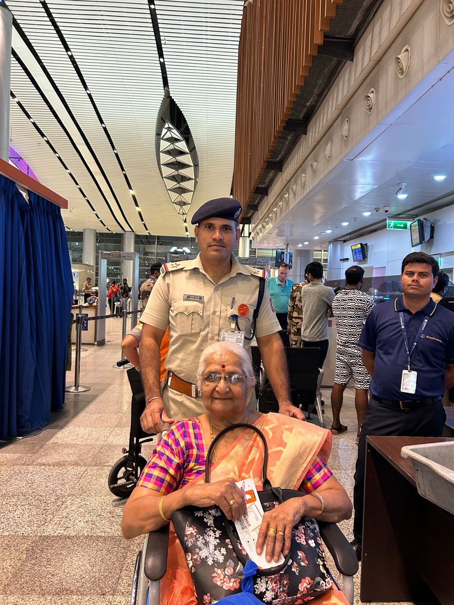manojkabre's tweet photo. Amazing initiative “Swarnim Seva” by the @cisfhqrs @RGIAHyd at Hyderabad airport to ensure hassle-free security checks for wheel-chair passengers. Special appreciation to ASI Mr.Rakesh Swami for going that extra mile to enable a smooth check-in &amp; security check. Gratitude 🙏 https://t.co/xrmRPY3c2w