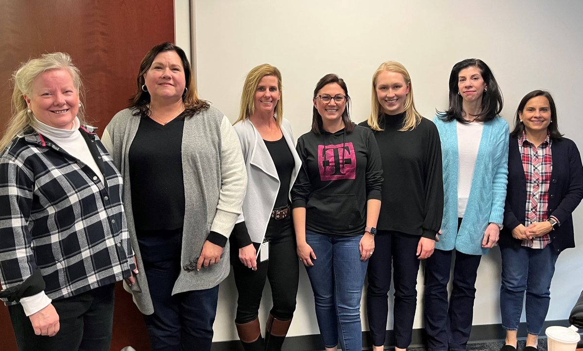 michele12111's tweet photo. As we celebrate #WomensHistoryMonth I'm excited to welcome our newest hire, @KatNaworol! Katarina will join a powerhouse team of women on @TMobile's Regulatory team! Welcome Katarina! #UnstoppableTogether https://t.co/34PZ04gv6D