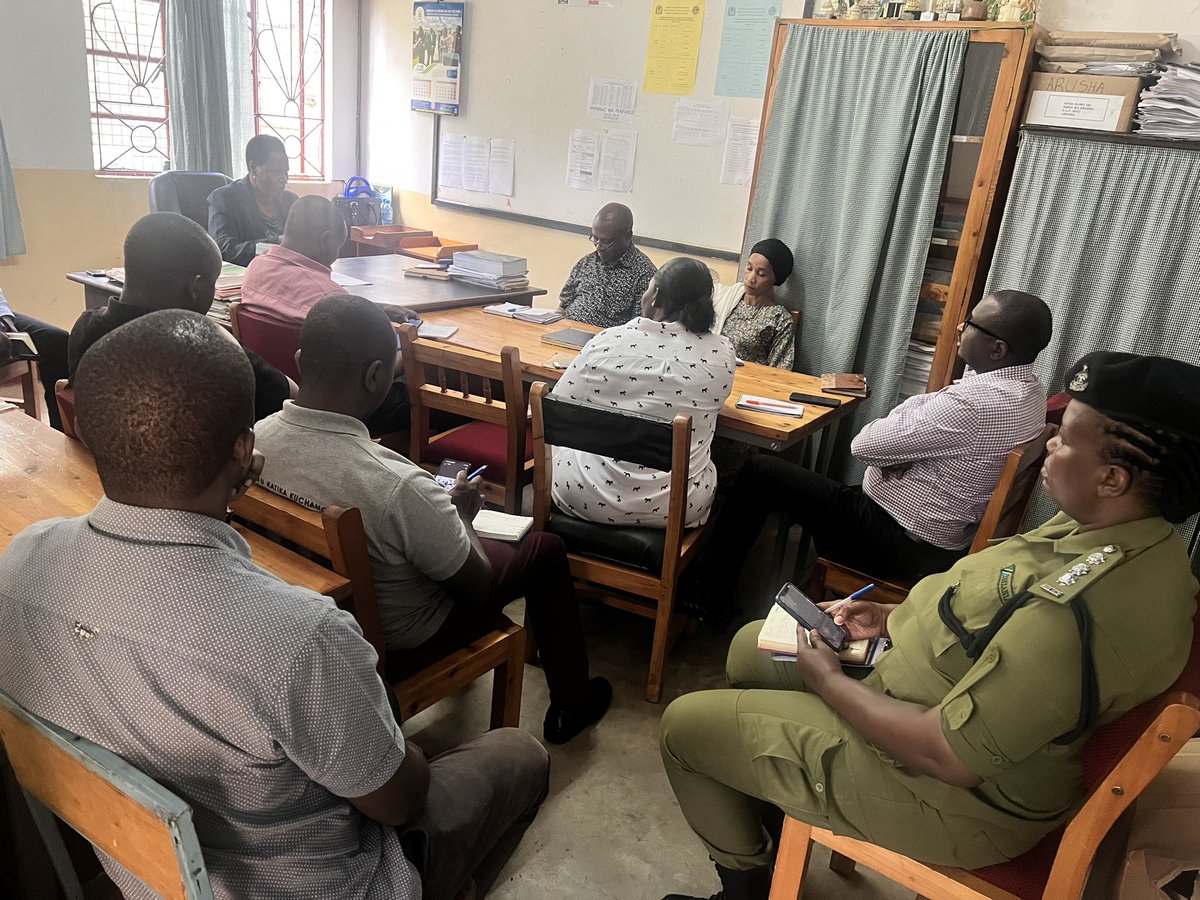 EvanceMori's tweet photo. Ms. Mollel, Monduli Education Department head, encourages and role-models alternative disciplining measures instead of corporal punishment in schools. Schools need to be safe for every child so they learn without fear of such violence against children.#EndViolence @UNICEFTanzania https://t.co/Yh5eggwxRn