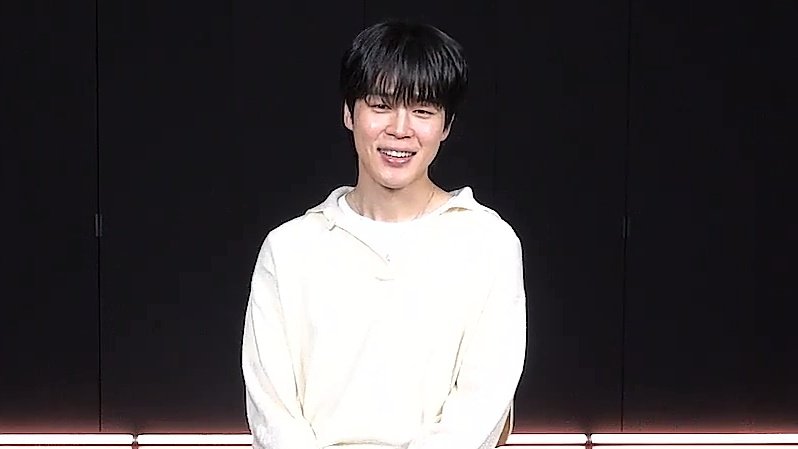 kiss_seven7's tweet photo. — Nuevo mensaje de #JIMIN para ARMY 

🐥: "Hola a todos, este es Jimin de BTS. Mi canción de prelanzamiento (Set Me Free Pt.2) finalmente está disponible ahora junto con su video musical. Es una muy buena canción con una gran atmósfera e interpretación. Creo que les gustará [+] https://t.co/oGUJzVbEx9