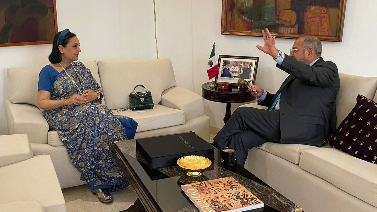 EmbaMexInd's tweet photo. Amb. @fsalasl met #Values20 Sherpa Monika Kapil Mohta. Both discussed the strategic importance of incorporating a human-centric vision into the works of @g20org . https://t.co/xX62eIIuuE