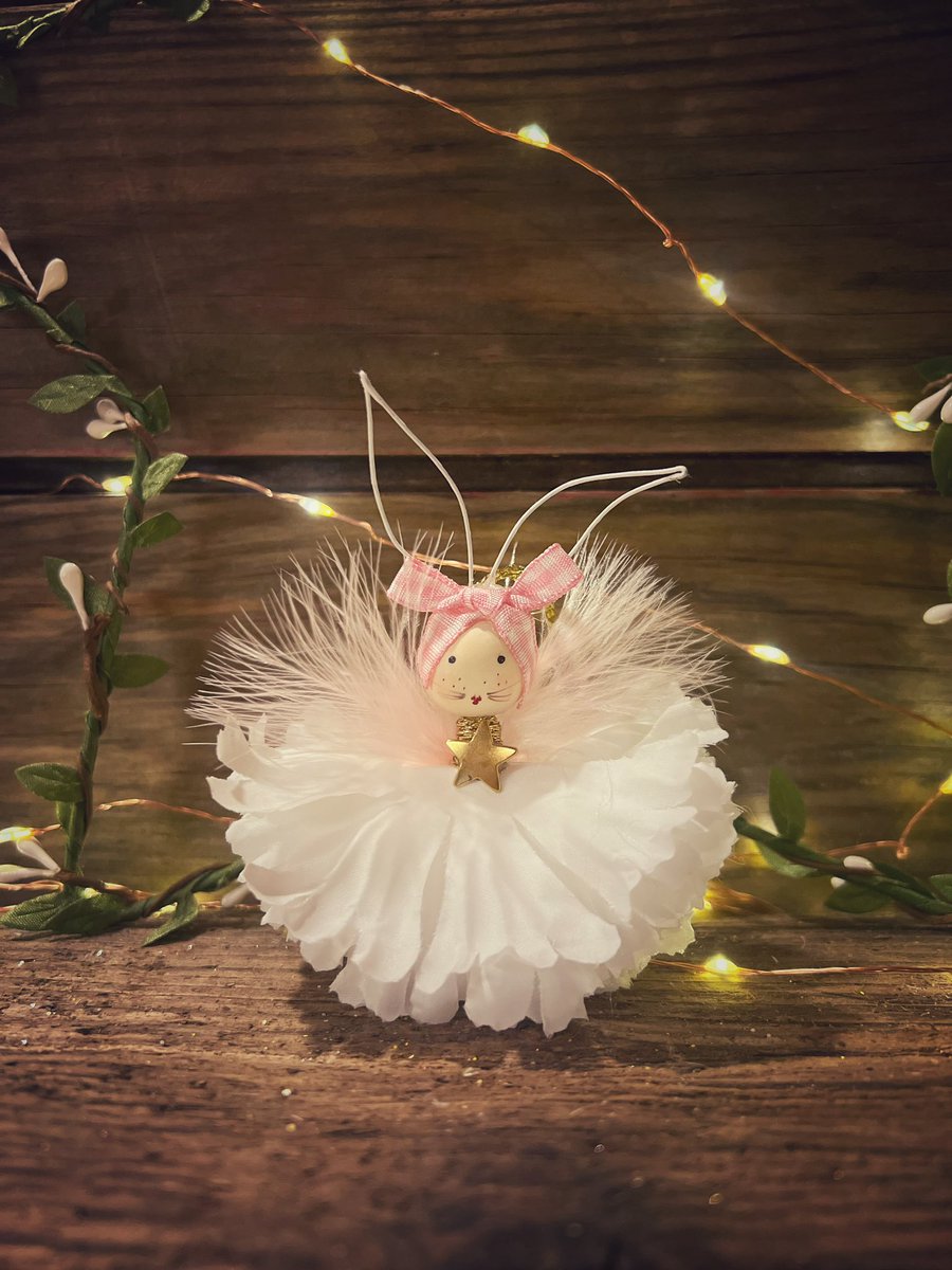 Good morning #EarlyBiz it’s FIVER FRIDAY! Catch a little bunny fairy in my Etsy 🐰✨

wildwillowfairies.co.uk 

#MHHSBD #TheCraftersUk #SBS #eastergift