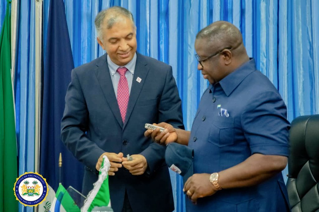 AwanGhulamMuha1's tweet photo. Meeting with H.E. Julius Maada Bio, President of Sierra Leone alongwith NS leadership. President was briefed about NS aux role, NSD and it's contributions at National level with active support and facilitation of IFRC &amp; PNSs. A great acknowledgement done &amp; support was assured. https://t.co/nzWtvnAiG9