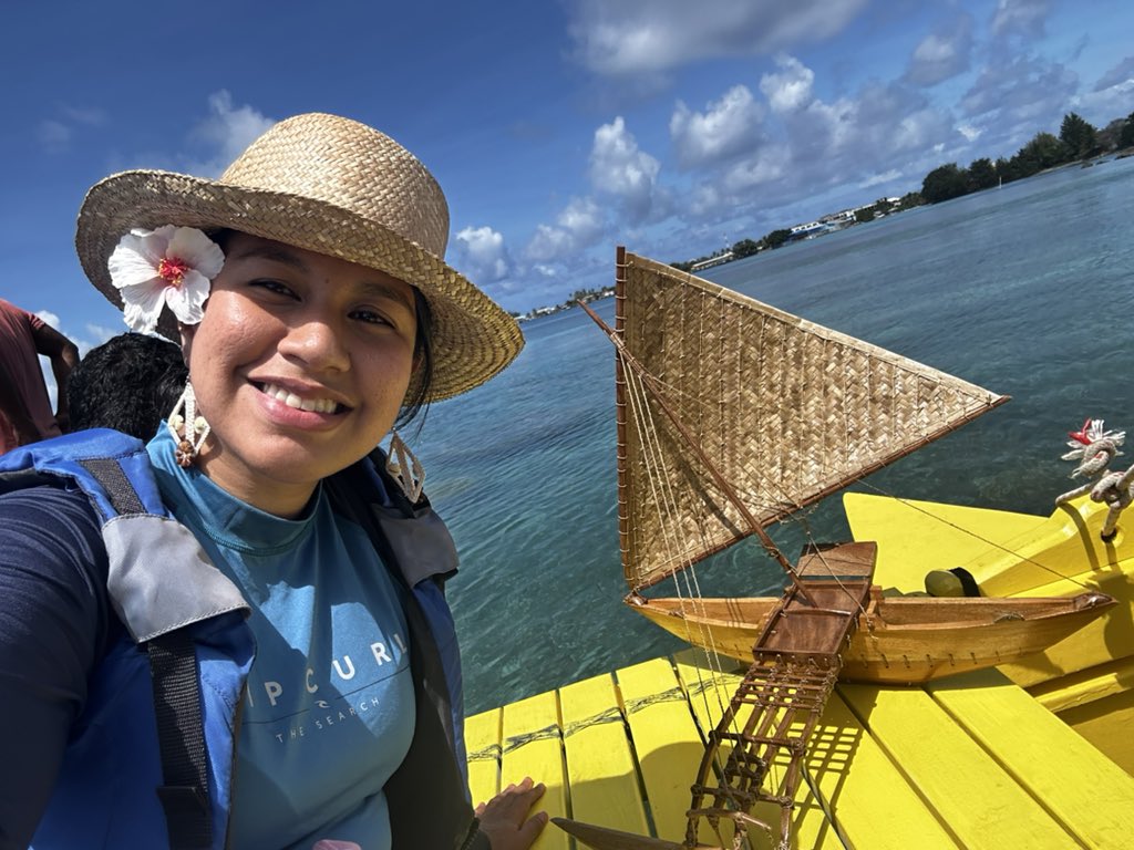 Cruising on a waan aelon in Majol with a mini waan aelon in Majol! This is an exact replica of a 300+ year old Marshallese canoe. Thank you WAAM for sharing 💙 Go follow Bok im Na on Facebook to see RMI youth in Climate Justice! #BokimNa