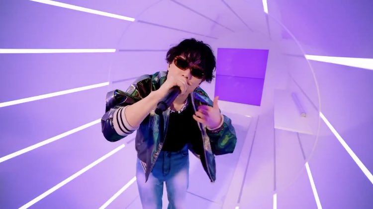 jiwoniverse_'s tweet photo. LOOK AT HIM. OUR RAPPER IS BACK https://t.co/FU5ZPVQjpH