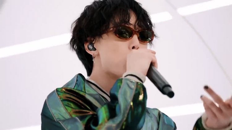jiwoniverse_'s tweet photo. LOOK AT HIM. OUR RAPPER IS BACK https://t.co/FU5ZPVQjpH
