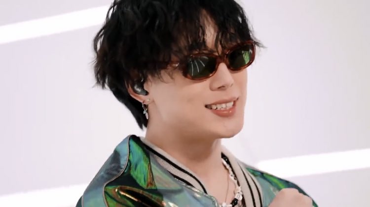 jiwoniverse_'s tweet photo. LOOK AT HIM. OUR RAPPER IS BACK https://t.co/FU5ZPVQjpH