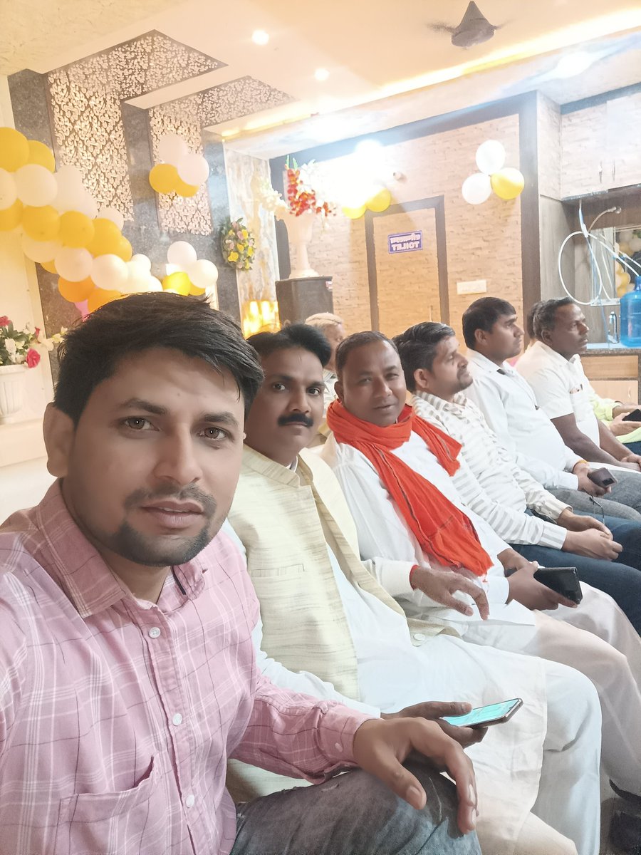 Ramkishan9772's tweet photo. Meeting in hotel sundar dholpur
With Sarpanch and VDO
#ultratech_cement https://t.co/pOvsERMzta