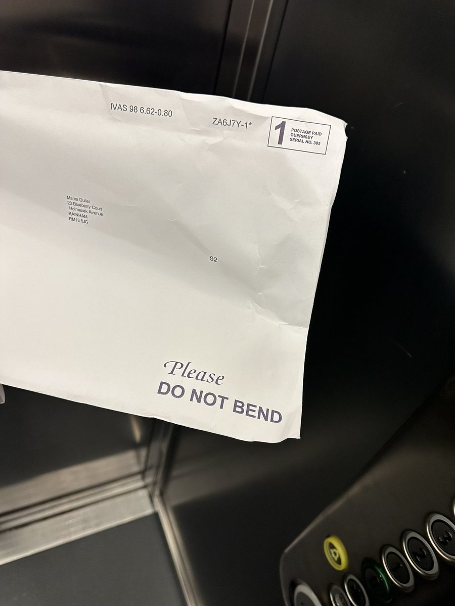 lucy_duller's tweet photo. @RoyalMailHelp when I get a card that the envelope states do not bend! Thanks very much! Bent to fit in the letter box!!! https://t.co/vcEwHSEFTM