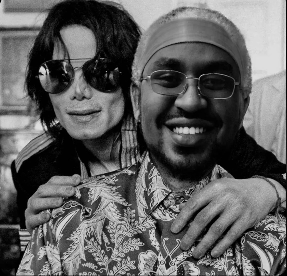 FelixUriho's tweet photo. After dumping her, Rihanna got so depressed that she’s giving birth every month thinking Ntami💨 willget mad😂
Happy Birthday to The One And Only Celebrity I’ve ever known @ntamiyaga 🍻

Pray Every day
Own a liquor store
Stay hydrated
Give Money to the Barman
And Be The Best
❤️❤️ https://t.co/mCqbBoD4Xq