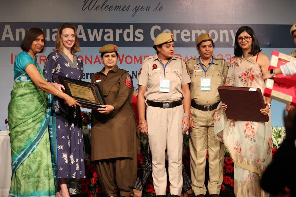 It was a great pleasure to participate in this year’s #DCWAwards honouring contributions to #genderequality in 🇮🇳When women and girls are empowered, families, communities and societies benefit.  🇨🇦#SheLeadsHere