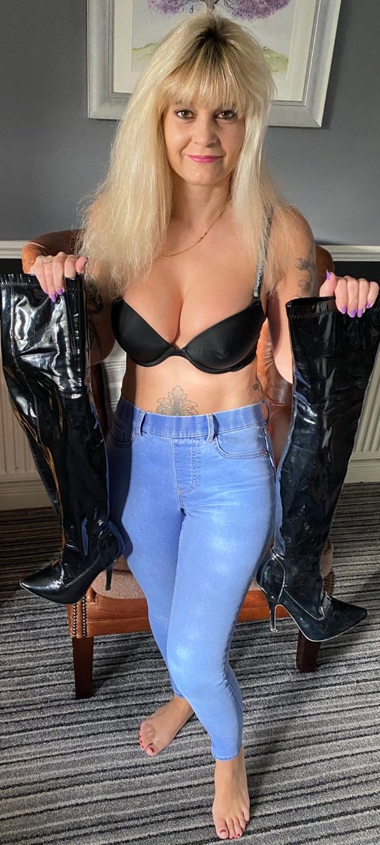 Jacob Marley on Twitter: "Happy Friday to these Two sexy Ladies . @NicoleBondxxx @mrsnicolexxx ♥