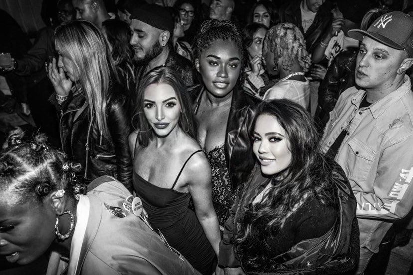 sharoneva1's tweet photo. #DaveChappelle is truly a class act! He walked around to each table and thanked us for coming 🥺. Anddd, I can’t believe I had a hard time finding a plus one to his #Grammy party. I need friends that will drop everything when I call 😂! 📸: candytman #Drake #tiffanyhaddish https://t.co/CRKFTonEdV