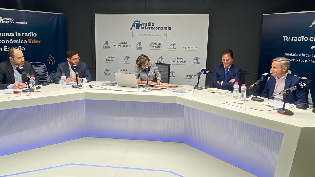 Radio Intereconomía (@rintereconomia) on Twitter photo #EnDirecto
¿Qué cambios trae la reforma de las pensiones?
👤 Miguel Ángel Menéndez @MercerSpain
👤 <a href="/FernandoArizaR/">Fernando Ariza</a> @MutuaAbogacia
👤 Francisco González-Quevedo @WTWSpain
👤 Álvaro Granado <a href="/KPMG_ES/">KPMG España</a>
intereconomia.com/directo #EnDirecto
¿Qué cambios trae la reforma de las pensiones?
👤 Miguel Ángel Menéndez @MercerSpain
👤 <a href="/FernandoArizaR/">Fernando Ariza</a> @MutuaAbogacia
👤 Francisco González-Quevedo @WTWSpain
👤 Álvaro Granado <a href="/KPMG_ES/">KPMG España</a>
intereconomia.com/directo