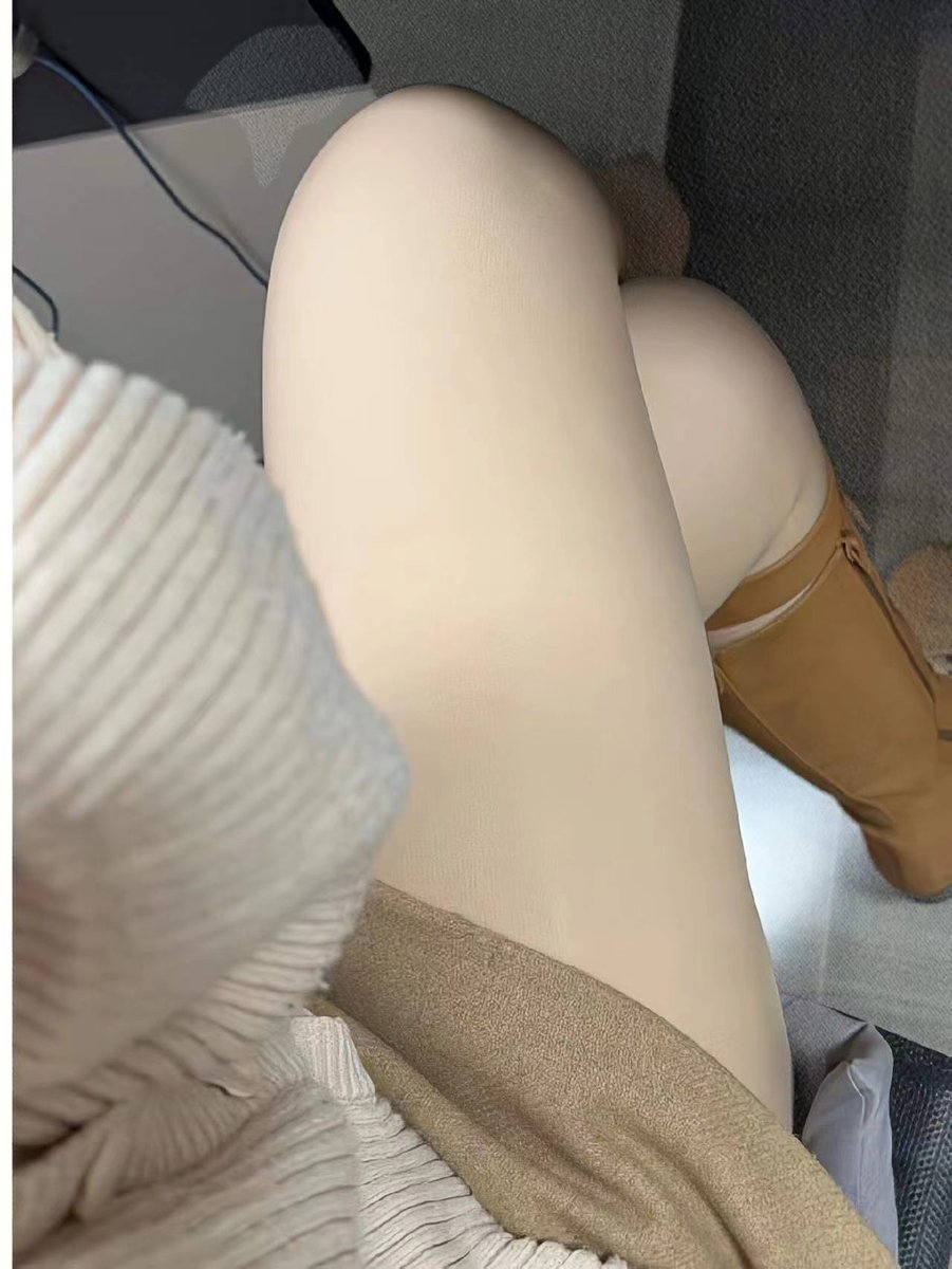 降温就穿光腿神器加靴子！办公室实拍！ https://t.co/Ean4JzUylH