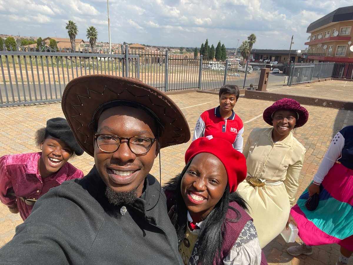 Dineo1Tsotetsi's tweet photo. We vibing
#ypgiseverywhere
🌎🌏🌍
#YPGTembisa https://t.co/gObRHGCAfW