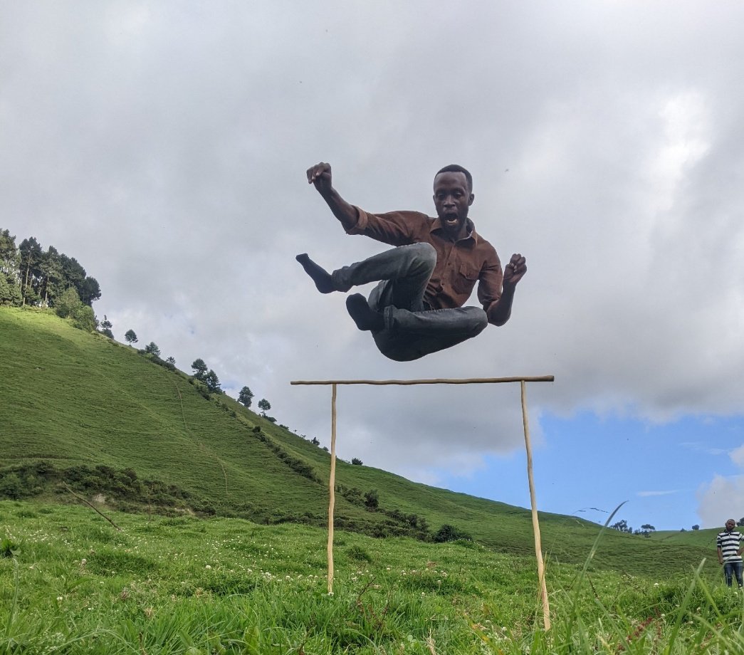 Ngabo_Karegeya's tweet photo. Njye ndumva twasaba muzehe wacu akatwubakira n'ikibuga cy'urukiramende hafi ya Kigali Arena na Stade amataho cg tukacyubaka mu Bigogwe 🤗🤗. https://t.co/gdoUGbecUd