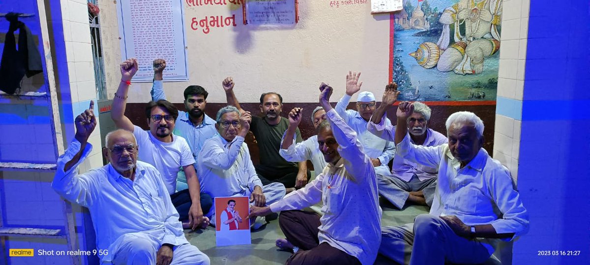 KhandviVimal's tweet photo. તારીખ ૧૬/૩/૨૩ ના રોજ આપણા પ્રદેશ અધ્યક્ષ શ્રી સી. આર. પાટીલ સાહેબ ના જન્મ દીવસ નિમિત્તે સ્વામી વિવેકાનંદ ગુજરાત રાજ્ય યુવા બોર્ડ રાજકોટ જિલ્લા દ્વારા દરેક મંડળ ના હનુમાનજી મંદિર ખાતે હનુમાન ચાલીસા ના પાઠ કરવામાં આવ્યા હતા.
@CRPaatil
@sanghaviharsh
@ikaushaldave
 #SVGRYB
#HBDCRP https://t.co/c7r20gLkoK