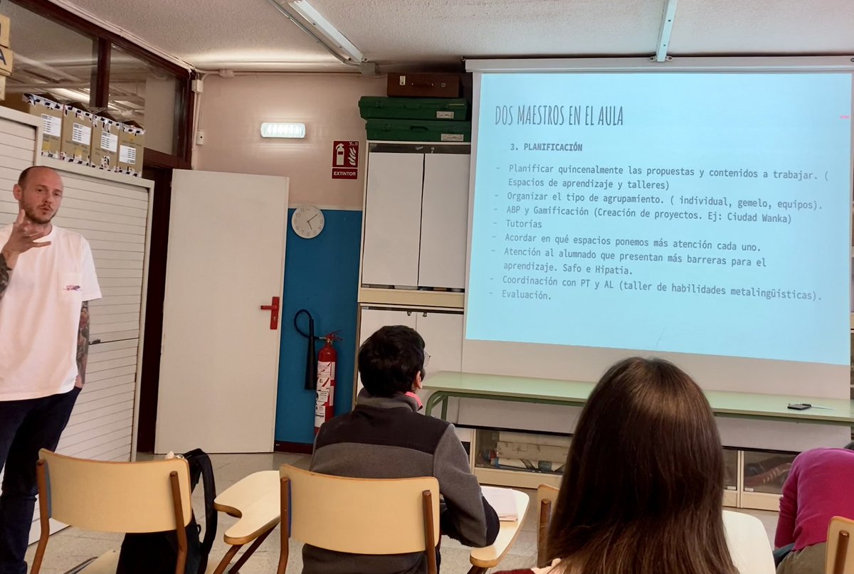 Hemos tenido la suerte de escuchar la experiencia de docencia compartida de Diego y Ana en el <a href="/CPRamiroSolans/">CEIP Ramiro Solans</a> 

Gracias por compartir este ratico y mostrar que otro modelo de escuela es posible 💫

<a href="/dgafprofesorado/">F. Prof. Aragón</a> <a href="/InnovaEducAr/">InnovaEducAr</a> <a href="/cpmariadeavila/">CP María de Ávila</a>