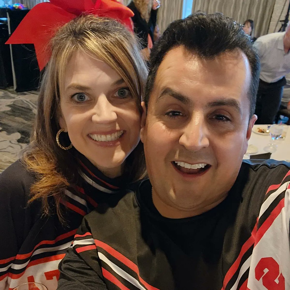 Antonio_Reyna's tweet photo. If you ever get the opportunity to be a Spartan Cheerleader - do it!  It's a blast.  Especially if it's with someone fun!

#bettertogether #workpals #friendship https://t.co/M0Mrq7OzMP