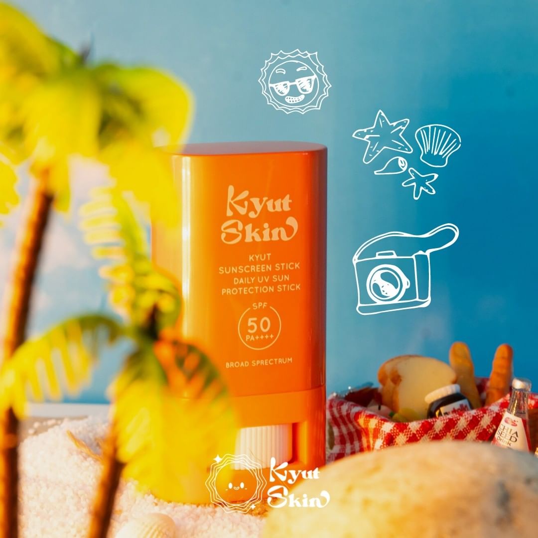 kyutskin's tweet photo. Kyut Sunscreen Stick – the first sunscreen stick in Malaysia! 🇲🇾

What are the star ingredients in our sunscreen?

🌟Jojoba oil - hydrating and anti-bacterial
🌟Sunflower seed oil - soothing and anti-inflammatory
🌟Rosehip oil - moisturizing and  anti-aging https://t.co/XFLe7e6r6c