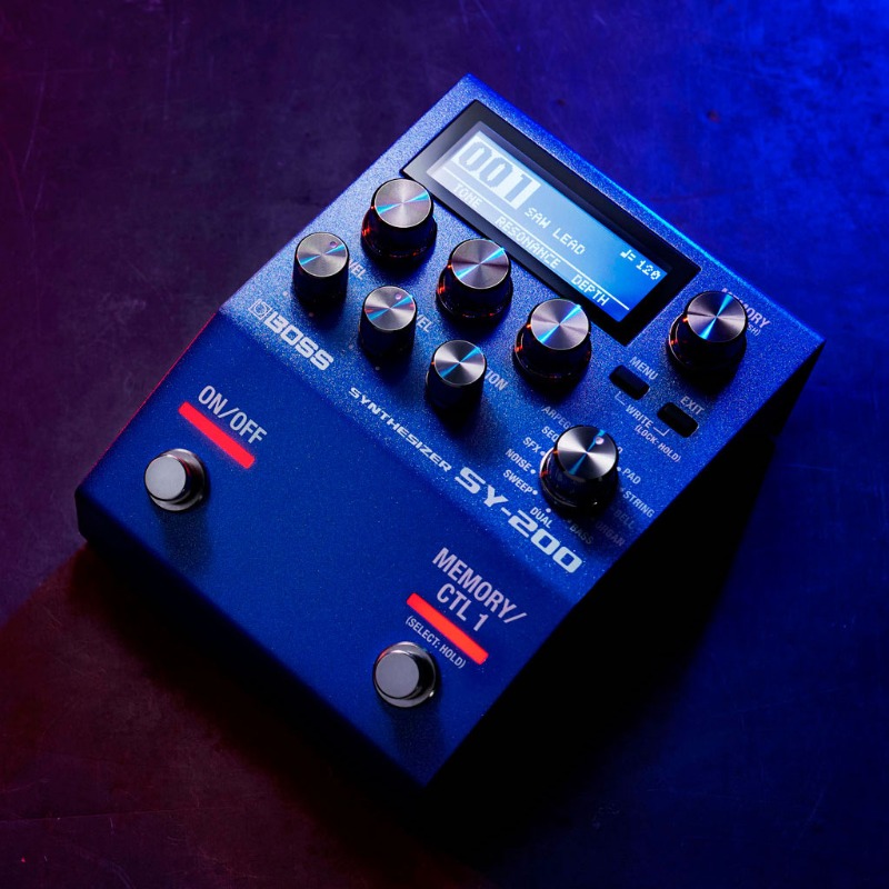 BOSS_jpn's tweet photo. SY-200 Synthesizerは、小さな筐体にアナログ・ライクなシンセ・サウンドを多数搭載。
ギターやベースだけでは決して得ることのできないそのサウンドとレイテンシー・フリーの自然な弾き心地により、奏法をそのままに、新しい表現力をプレイヤーにもたらします。
#BOSS_jpn #SY200