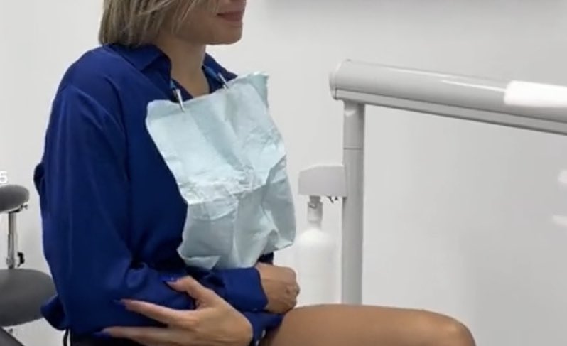 dientistamx's tweet photo. Abro hilo 🧵 de técnicas de pobreza en odontología. 

Comienzo yo: 👇🏻

-Partir el campo desechable  del paciente a la mitad. https://t.co/xXGU04huYw