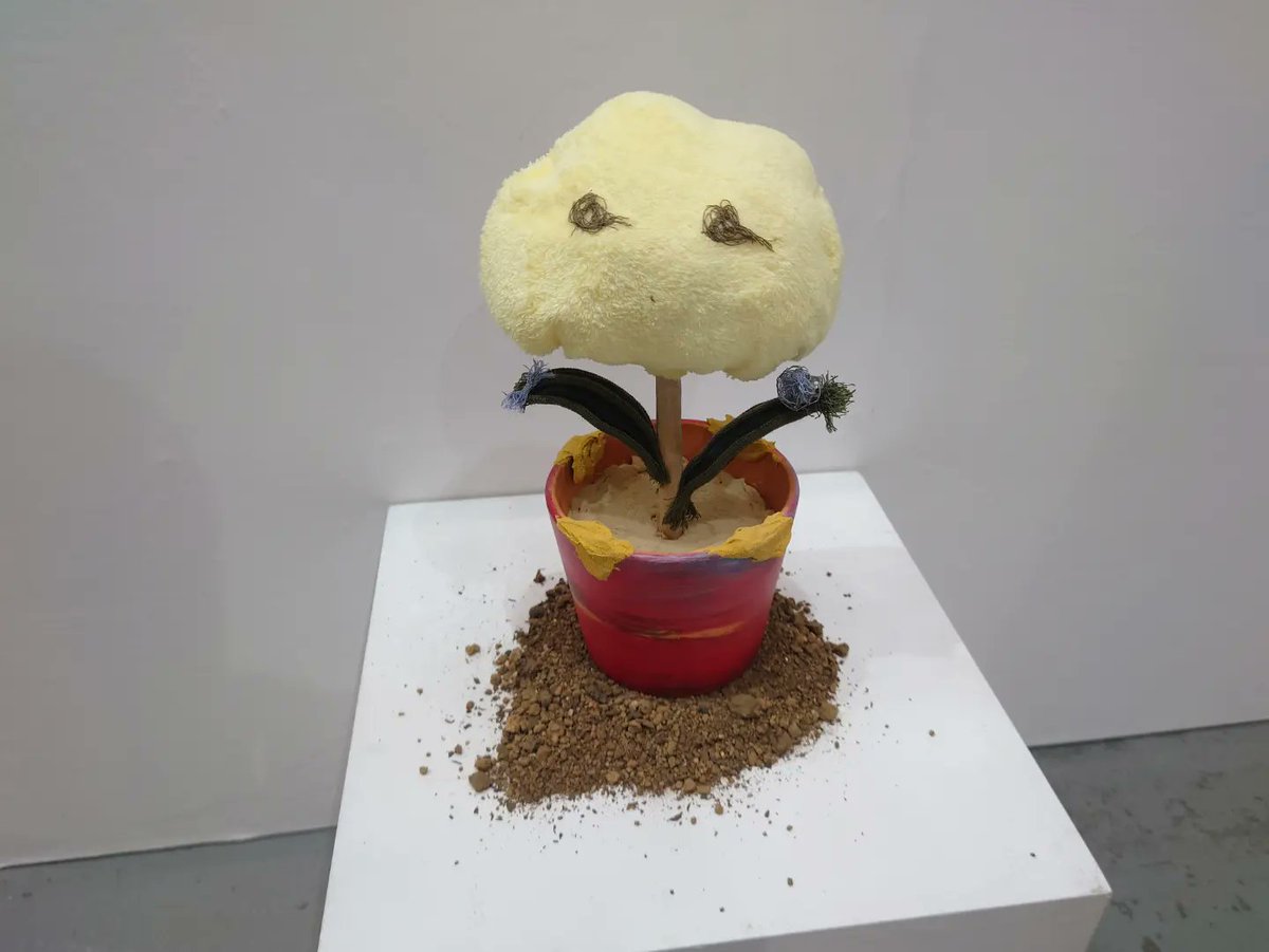 tonosan02's tweet photo. ■ArtFairTokyo2023(山田美優)
■2022.3.9~3.12
文明と自然にあるのは砂、なるほど。同じキャラクターだが描き方で印象が異なる。初の立体作品も可愛らしい。
HP引用『花でもなくわたあめのようなキャラクターは、時代や社会の流れの狭間に生きる者を投影』
#MUGALLERY #アートフェア東京 https://t.co/GP6JGmEMvW