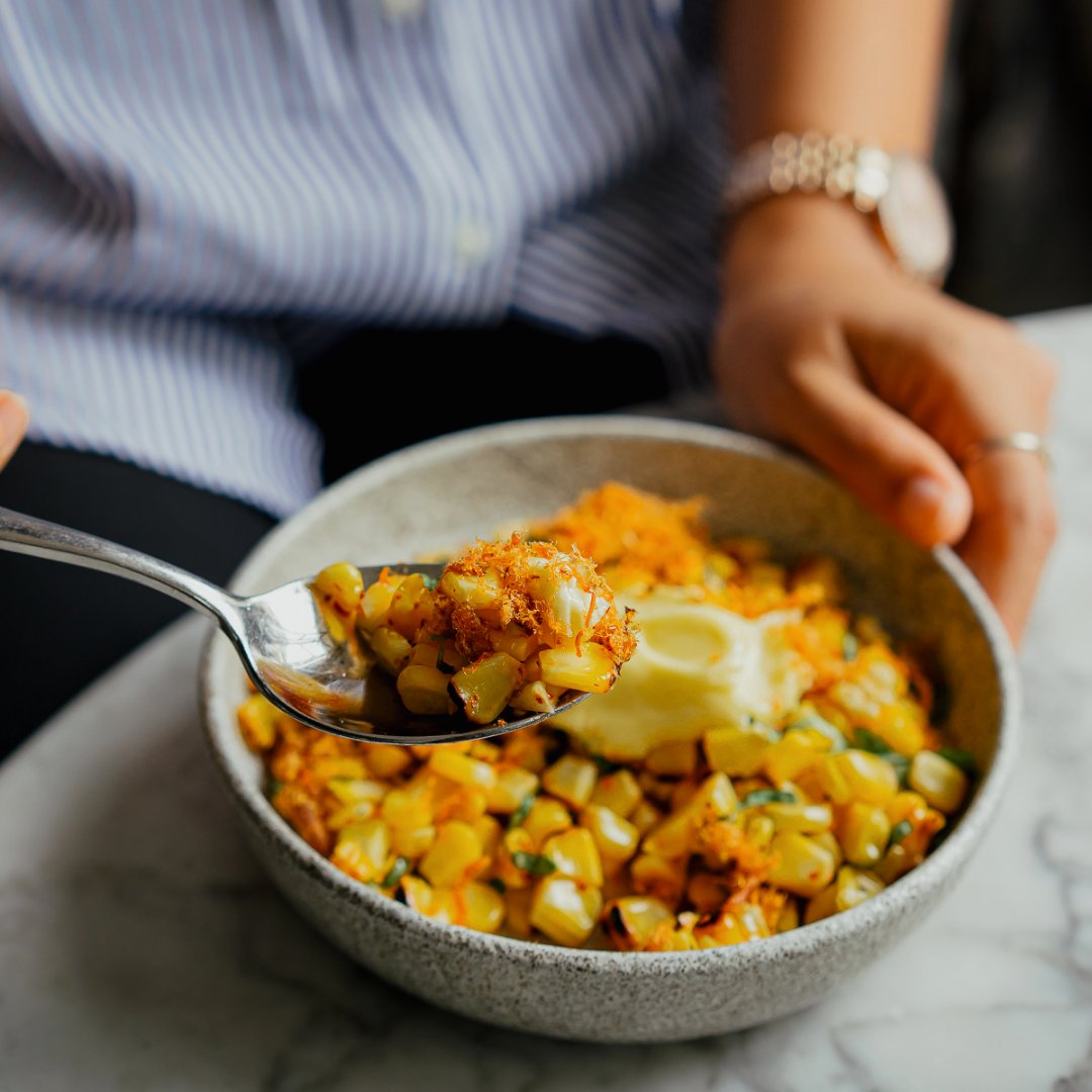 HujanLocale's tweet photo. Jagung bakar: grilled corn with ikan asin, butter, pork floss &amp; aioli

Open 7 days a week
12PM-12AM

#hujanlocale #willmeyrick #hujanmasakemasa #ubud #ubudbali #ubudfood #ubudrestaurant #authenticfood #indonesianfood #foodies #indonesiancuisine #asianfood #onthetable #foodies https://t.co/5z7MClevm0