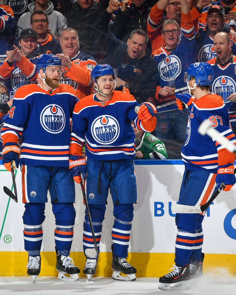 EdmontonOilers's tweet image. 🍀 W SECURED 🍀

The #Oilers defeat the Stars by a score of 4-1 at @RogersPlace. 

#LetsGoOilers
