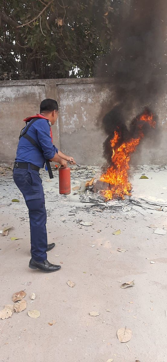 UNODC_BMB's tweet photo. #KeepingRiversSafe🌊
@UNODC_MCP in #Bangladesh🇧🇩 completed Basic #Seamanship course to 8️⃣ members of the #RiverPolice, incl. theoretical & practical sessions on:
⛴️Boat handling
🧯Firefighting
🪢Ropework
🚦Emergency procedures
Funded by @StateINL🇺🇲
@MiwaKatoEmpower https://t.co/KtqmC6hjzW