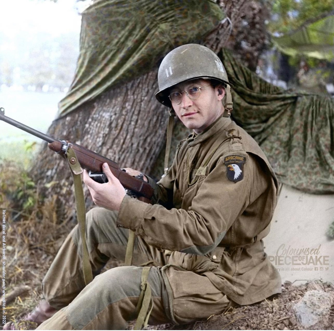 79 years ago today, Captain Leo Schweiter, a paratrooper of the 101st Airborne Division, with his M1A1 Carbine after the Battle of Carentan in June of 1944. 🪂

@PieceJake on the colorization🎨