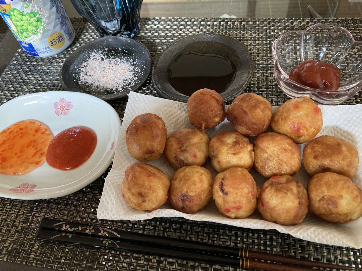 Light_a_Lamp123's tweet photo. 【壺屋の休日】
必ず出る焼きロスは廃棄せず研究材料として持ち帰る。
真面目な研究と分析が壺屋の明日に繋がると信じて。
#泥酔
#揚げタコ
#UMEEE https://t.co/A6GOc5GW7q