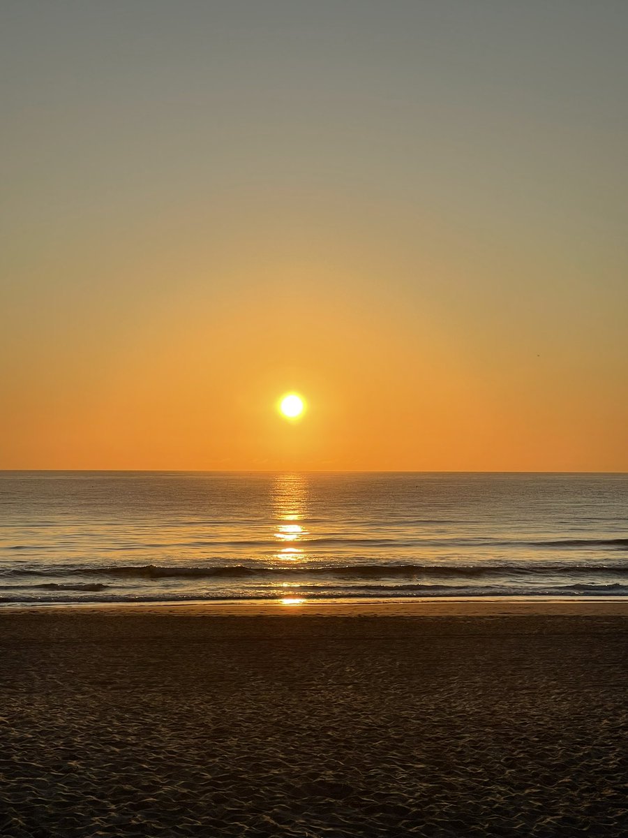 imjustnora's tweet photo. When a heat wave is predicted for the day here @cityofgoldcoast , what else can this @MyPeakChallenge #peakerforlife do than to be up with the #sunrise to get in today’s #10000steps #dailywalk , @fitmooney #yoga and #meditation 😌 https://t.co/Pi3eqO7epe