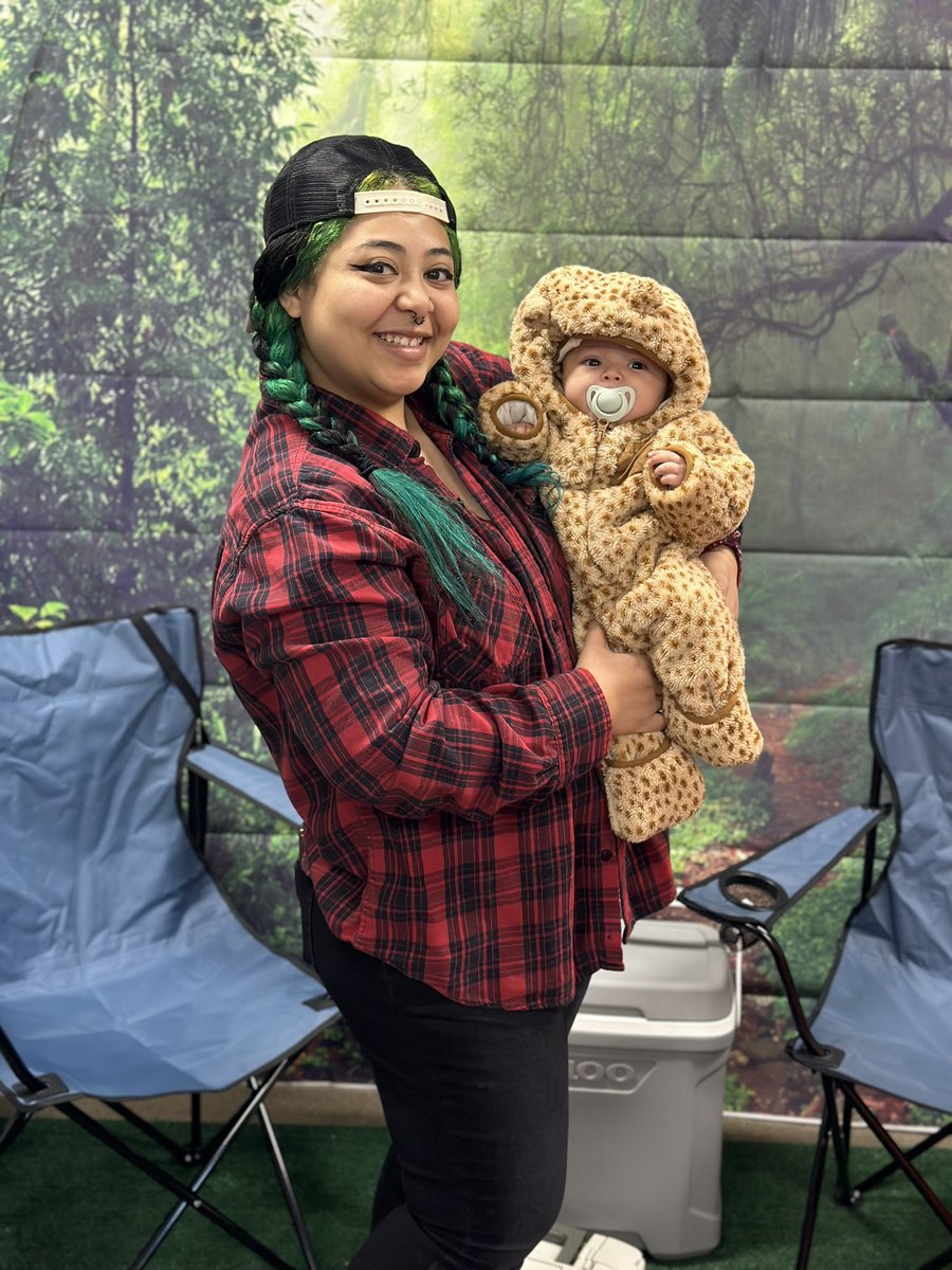 Brandi6371's tweet image. Day 2 of Success Sharing at #485! Hamburgers and Hotdogs and a special baby bear guest 🐻

#SuccessSharing 
#SpringSpiritWeek
 
 @Edmond0485 @NagyAndrew @ShawnMinkner @SandraD2429 @DepotRob @aboutthepigskin 

#PMDPeopleFirst 
#D287WeAreTheBar #D287StrongerTogether
#FearUs485