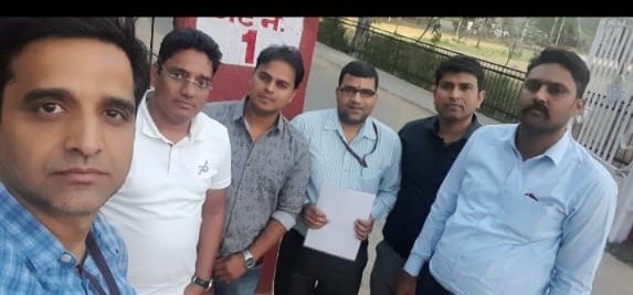 सूचनार्थ🙏
#राजस्थान_फार्मासिस्ट_क्रमिक_धरना 
<a href="/ashokgehlot51/">Ashok Gehlot</a> 
<a href="/plmeenaINC/">Parsadi Lal Meena</a>
<a href="/_lokeshsharma/">Lokesh Sharma</a> 
<a href="/MunjalDr/">Dr Ish Munjal</a> 
<a href="/RajCMO/">CMO Rajasthan</a> 
<a href="/jaipur_police/">Jaipur Police</a> 
<a href="/DMJaipur/">District Jaipur</a>
