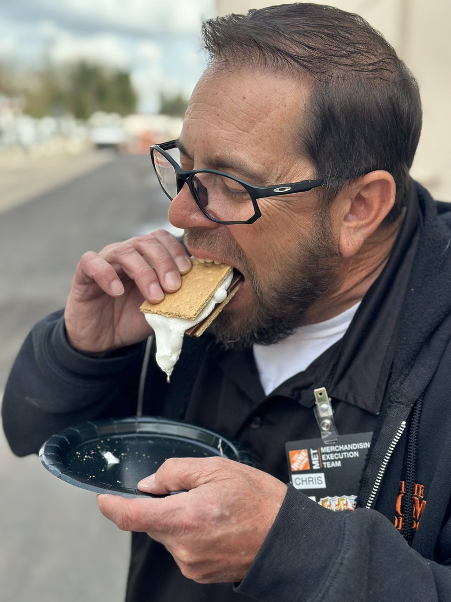 Brandi6371's tweet image. Day 2 of Success Sharing at #485! Hamburgers, Hot Dogs, and S’mores 🍔🌭🍫

#SuccessSharing 
#SpringSpiritWeek
 
 @Edmond0485 @NagyAndrew @ShawnMinkner @SandraD2429 @DepotRob @aboutthepigskin 

#PMDPeopleFirst 
#D287WeAreTheBar #D287StrongerTogether
#FearUs485