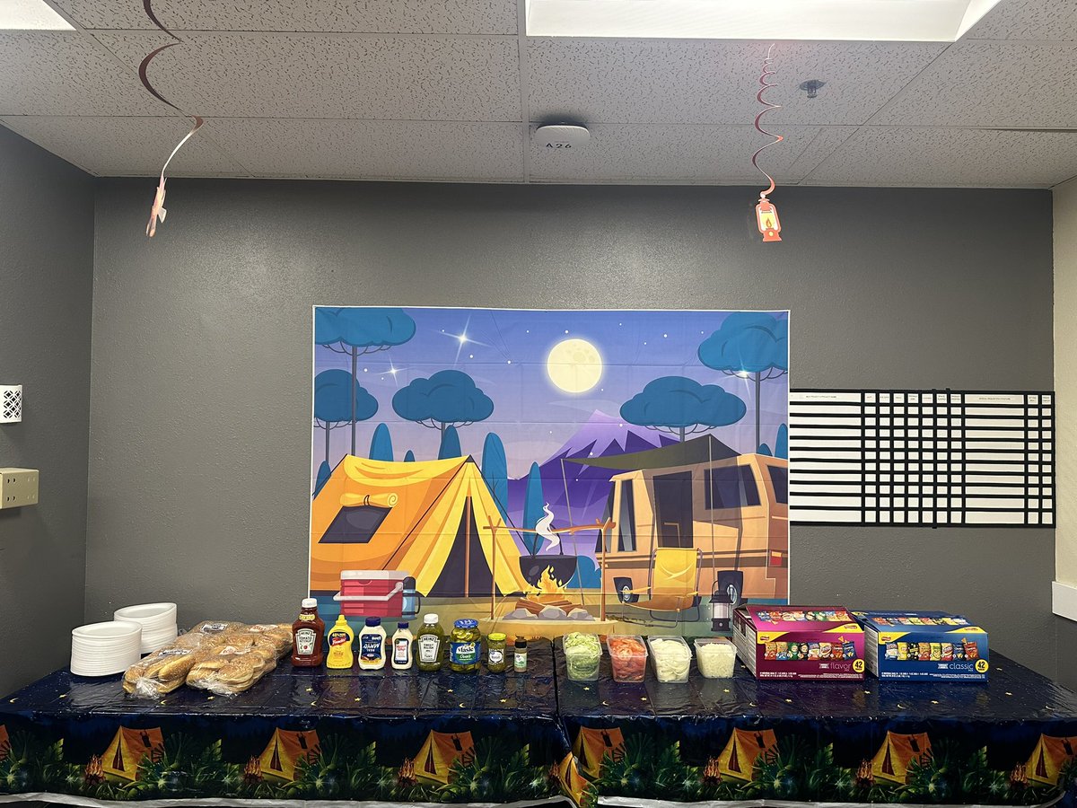 Brandi6371's tweet image. Day 2 of Success Sharing at #485! Hamburgers, Hot Dogs, and S’mores 🍔🌭🍫

#SuccessSharing 
#SpringSpiritWeek
 
 @Edmond0485 @NagyAndrew @ShawnMinkner @SandraD2429 @DepotRob @aboutthepigskin 

#PMDPeopleFirst 
#D287WeAreTheBar #D287StrongerTogether
#FearUs485