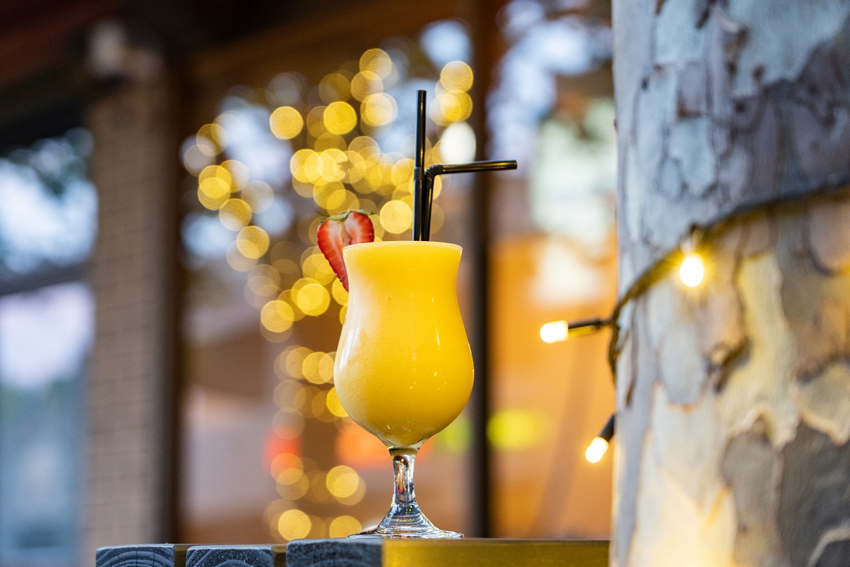 mangoloungebar's tweet image. Fresh mango season is wrapping up, so get in tonight to order one of these 🥭🍹🤤 
#mangoloungebar #mooneeponds3039 #melbournebars #melbournecocktailbar