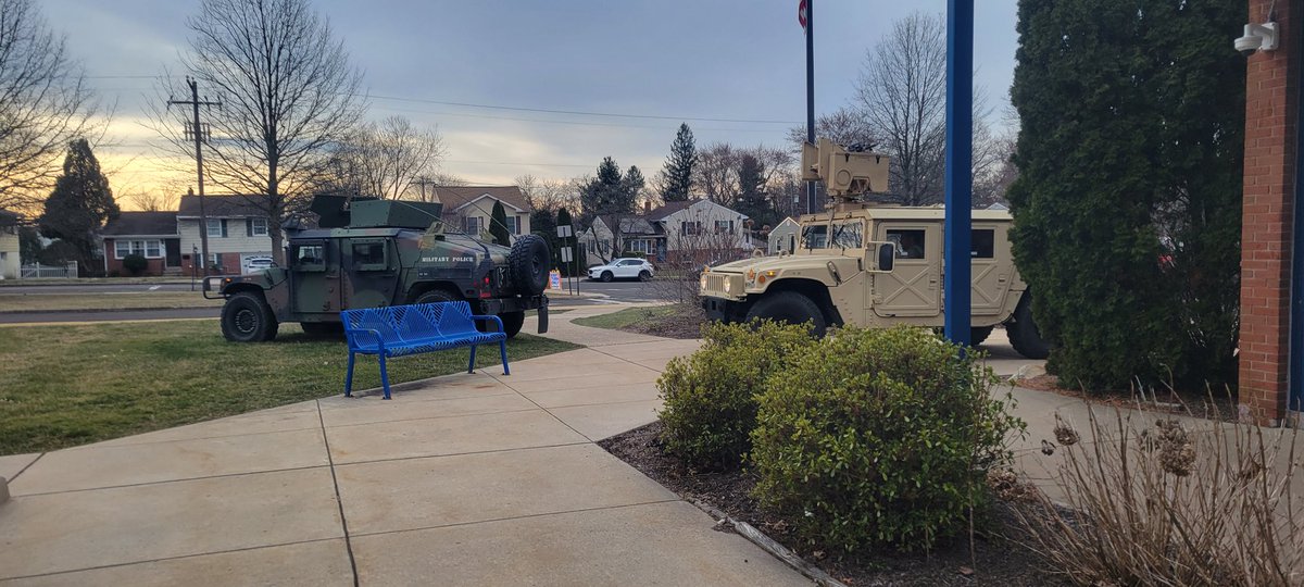 MJohnson501's tweet photo. We are loving Pennsylvania Week!  We learned about the importance of trees at the Ag. Lab, saw Military Vehicles and visited with the State Police! #Opsharks @OakPark_NPSD https://t.co/MiPsfMW7MN