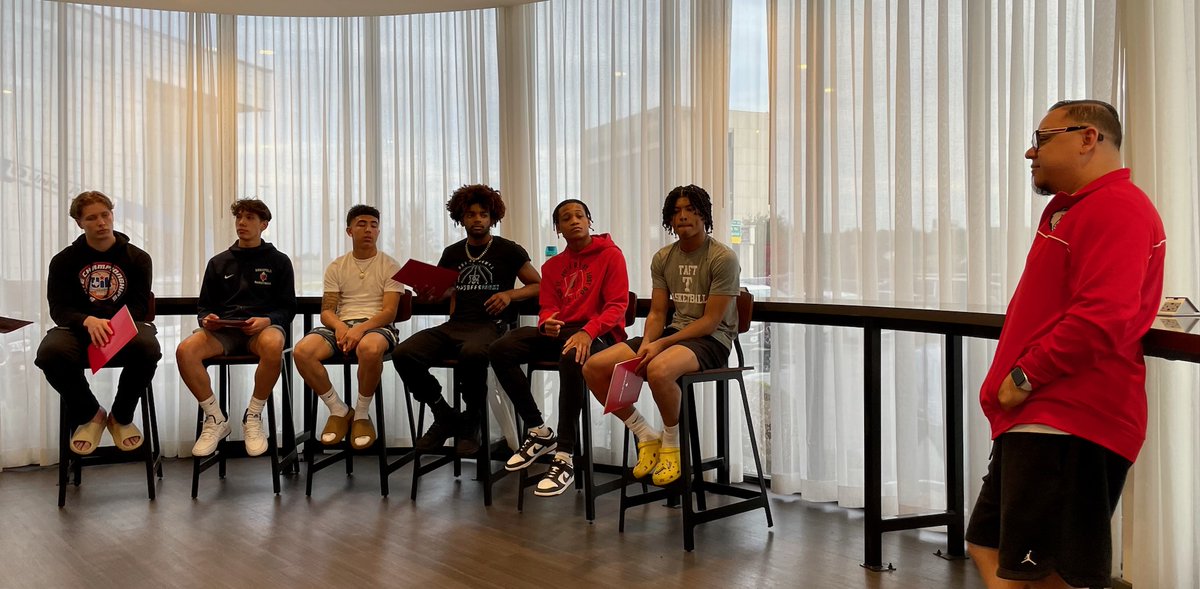 San Antonio King Hoops tweet media