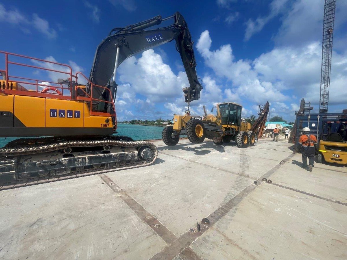 TCAP4Tuvalu's tweet photo. Throwback
Hall Contracting comes to the aid π
Hall Contracting assisted the people of Funafuti by using their vessel Orion to return the construction equipment
#hallcontracting #GCF #climateaction #Partnership #TCAP #TuvaluGovt https://t.co/YFcwKEw8Qu