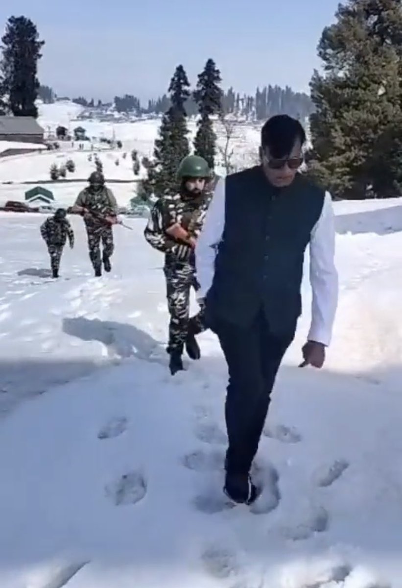 rakeshjournal's tweet photo. Exclusive:This man is Kiran Patel.was misusing Flat of Member of parliament in Delhi as reported by me on 3 rd March 2023 . He fooled J&amp;K Govt claiming to be a senior officer of Prime Minister’s Office. J&amp;K CID to Srinagar Police.SP East Sgr raided Lalit Hotel and arrested him. https://t.co/PrzkUut04j